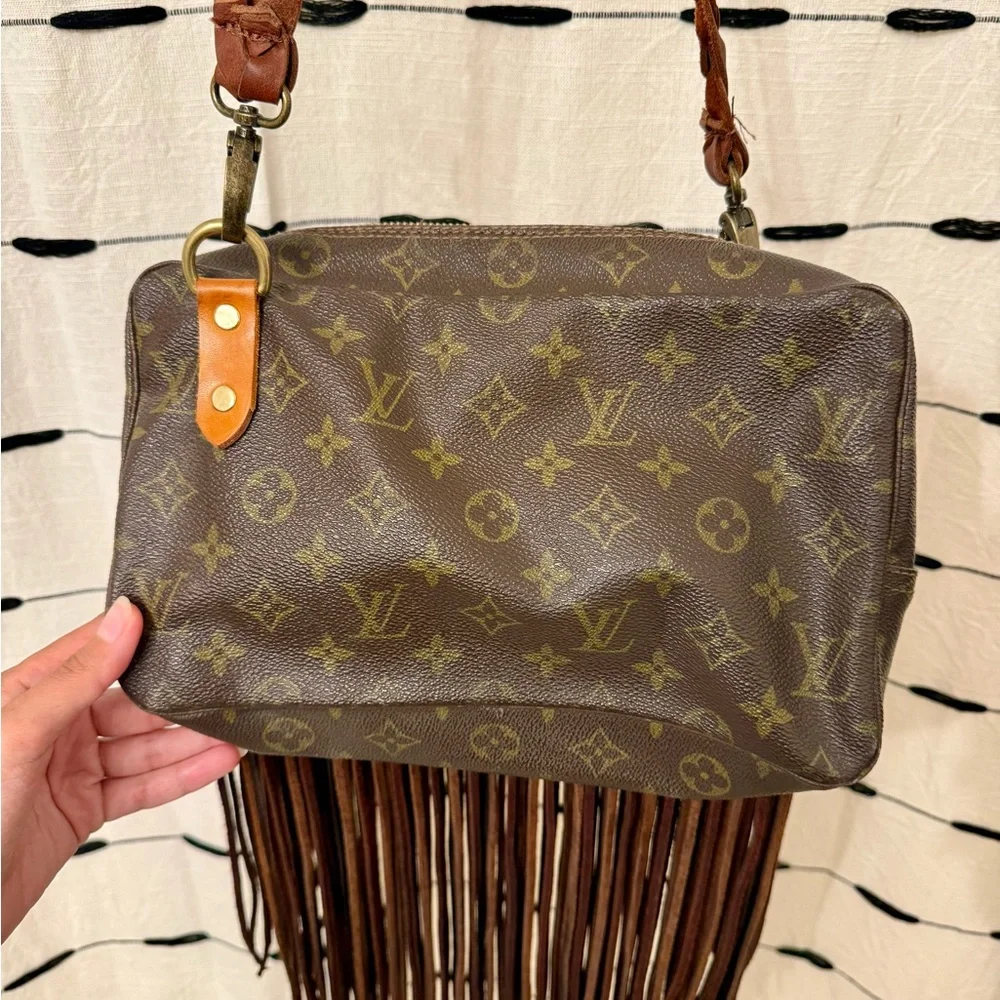 Louis Vuitton crossbody purse - Picture 4 of 8